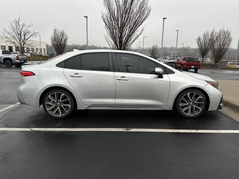 Used 2021 Toyota Corolla SE w/ SE Premium Package image 11