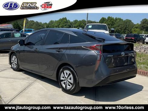 Used 2018 Toyota Prius Three FWD image 5