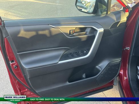 Used 2020 Toyota RAV4 LE image 12