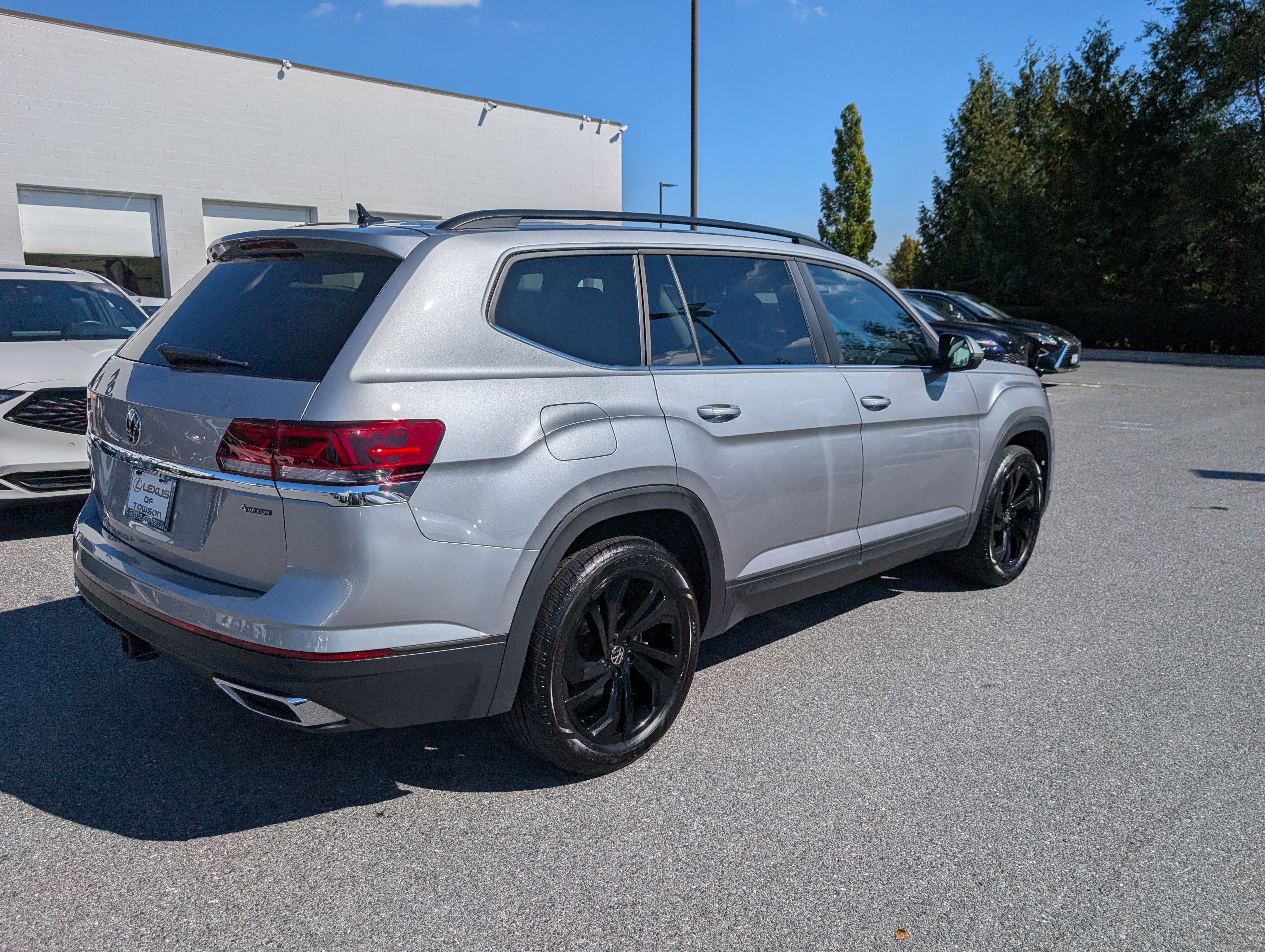 Used 2023 Volkswagen Atlas SE AWD/4WD image 3
