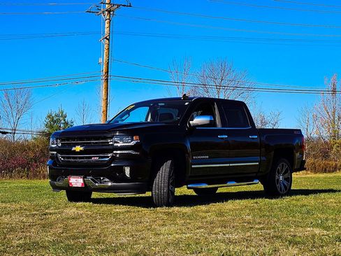 Used 2017 Chevrolet Silverado 1500 LTZ Z71 w/ LTZ Plus Package image 8