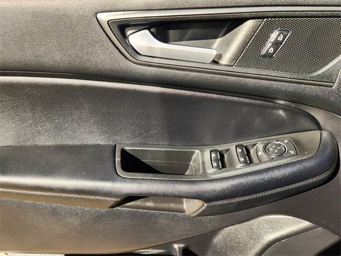 Used 2022 Ford Edge SE w/ Black Appearance Package image 29