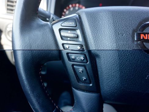 Used 2021 Nissan Titan PRO-4X w/ Pro-4x Convenience Package AWD/4WD image 8
