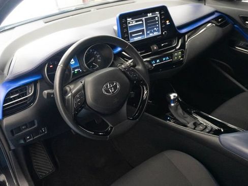 Used 2021 Toyota C-HR XLE FWD image 3