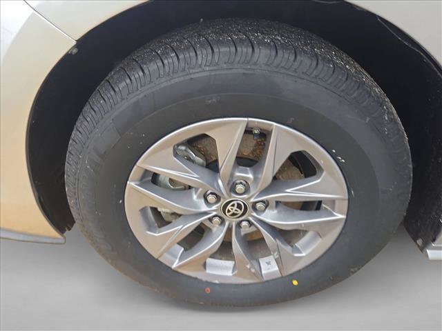 Used 2025 Toyota Sienna XLE FWD image 22