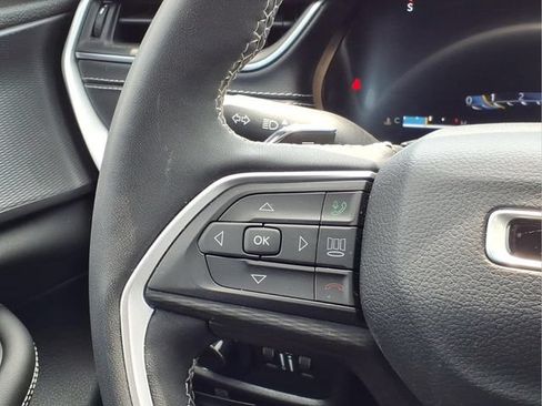 Used 2023 Jeep Grand Cherokee Altitude AWD/4WD image 22