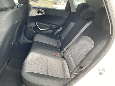 Used 2023 Kia Soul LX w/ LX Technology Package FWD image 17