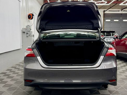 Used 2018 Toyota Camry LE image 13