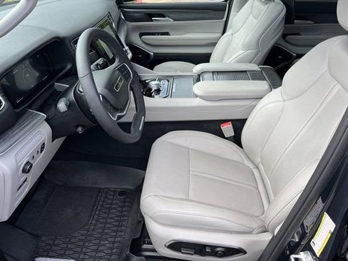 Used 2024 Jeep Wagoneer Series III w/ Premium Group I image 10