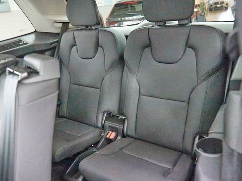 Used 2025 Volvo XC90 B6 Plus image 23