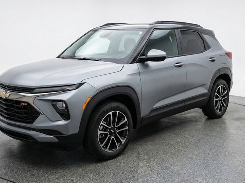 Used 2025 Chevrolet TrailBlazer LT image 3