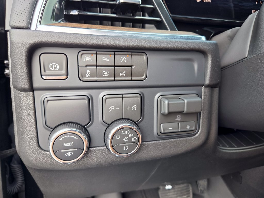 Used 2026 Chevrolet Suburban High Country RWD image 27