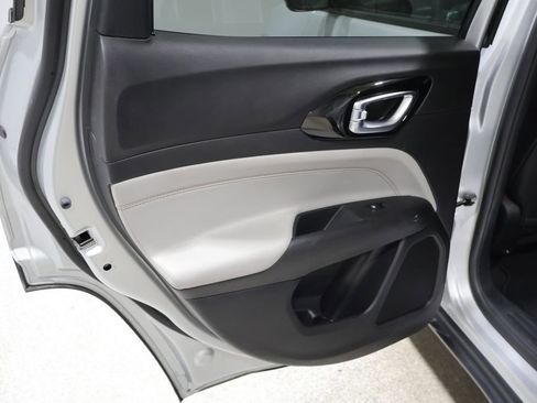 Used 2025 Jeep Compass Limited AWD/4WD image 18