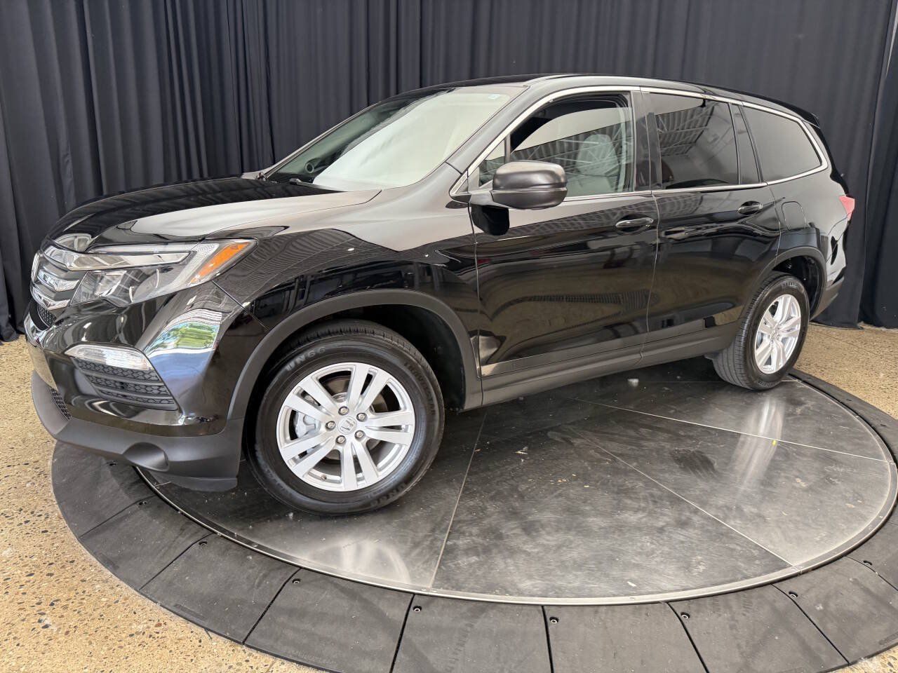 Used 2017 Honda Pilot LX image 3