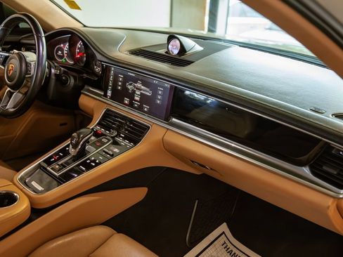 Used 2018 Porsche Panamera RWD image 9