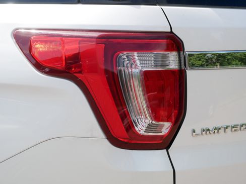 Used 2017 Ford Explorer Limited w/ Class II Trailer Tow Package AWD/4WD image 17