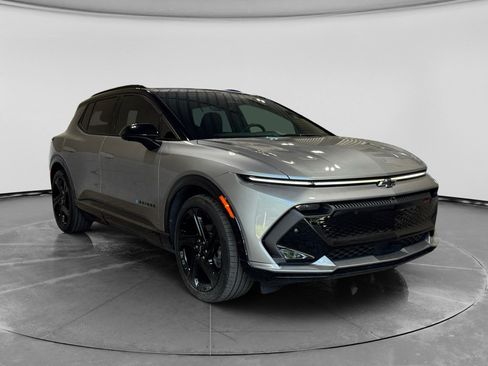 Used 2024 Chevrolet Equinox EV RS FWD image 4