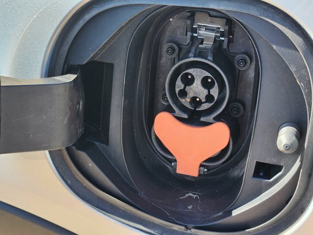 Used 2023 Chevrolet Bolt LT w/ Infotainment Package FWD image 16