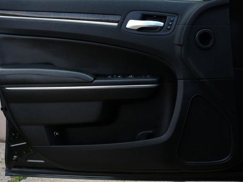Used 2011 Chrysler 300 C AWD/4WD image 19