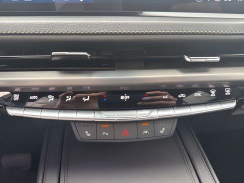 Certified 2024 Cadillac XT4 Luxury w/ Cold Weather Package image 28