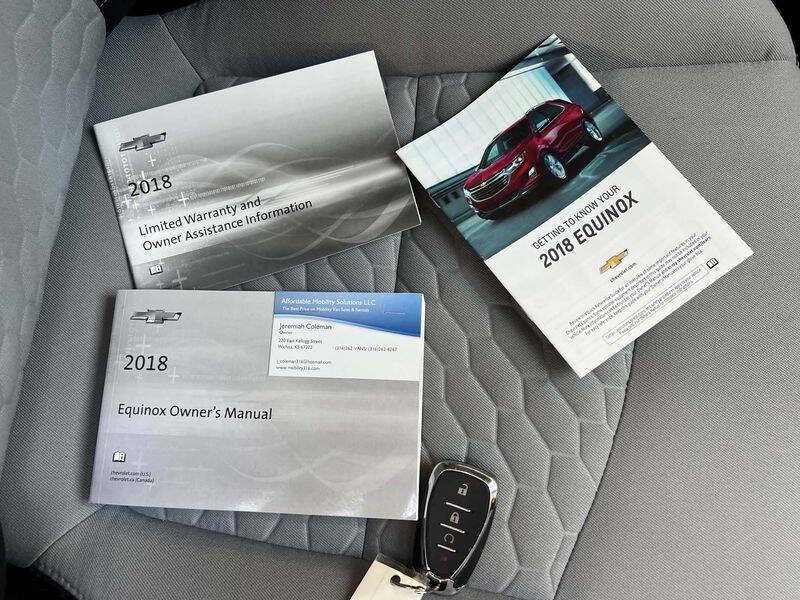 Used 2018 Chevrolet Equinox LS AWD/4WD image 36