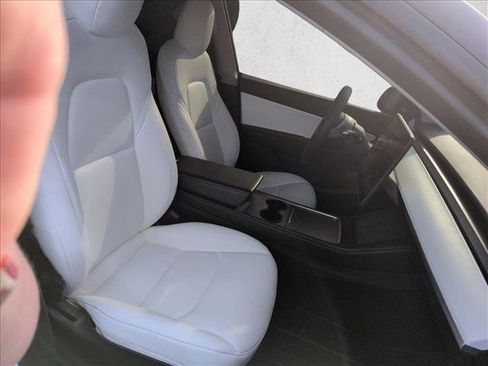 Used 2022 Tesla Model Y Performance image 22