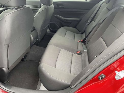 Used 2024 Nissan Altima 2.5 SV w/ SV Premium Package image 7