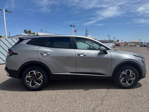 Used 2024 Kia Sportage LX AWD/4WD image 6