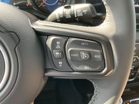 Used 2025 Jeep Wrangler Unlimited Sport AWD/4WD image 28