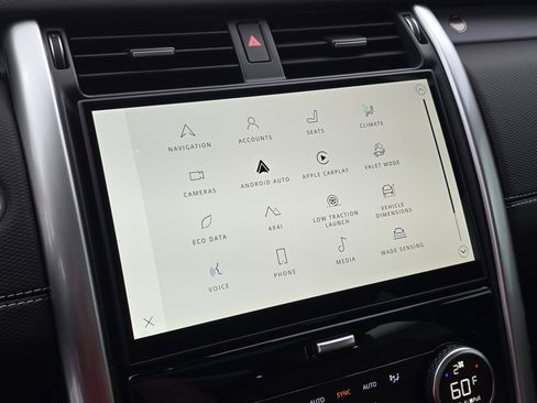 Used 2025 Land Rover Discovery Dynamic SE image 21