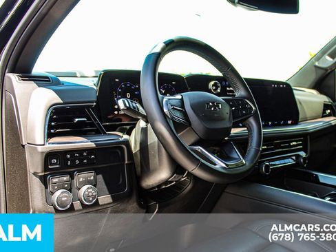 Used 2025 Chevrolet Suburban Z71 AWD/4WD image 33