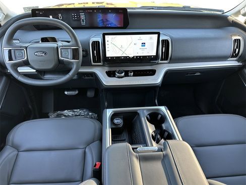 New 2025 Ford Expedition Max Active image 2