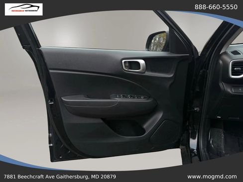 Used 2023 Hyundai Venue SE w/ Cargo Package image 16