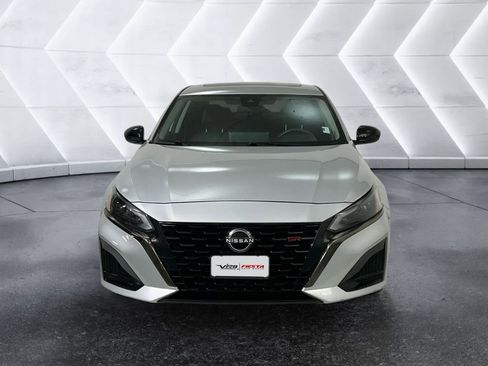 Used 2024 Nissan Altima 2.5 SR w/ SR Premium Package image 2