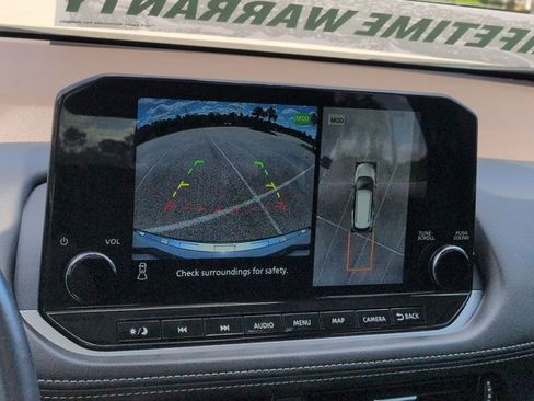 Used 2023 Nissan Rogue SL w/ SL Premium Package image 23