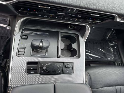 Certified 2024 MAZDA CX-90 Plug-In Hybrid w/ Preferred image 29