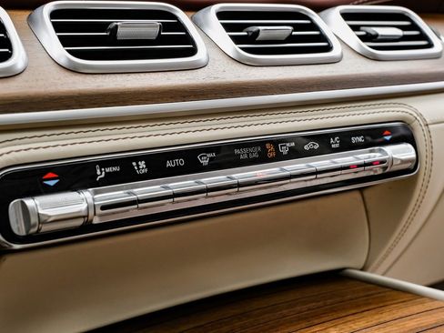 Used 2024 Mercedes-Benz Maybach GLS 600 4MATIC image 22