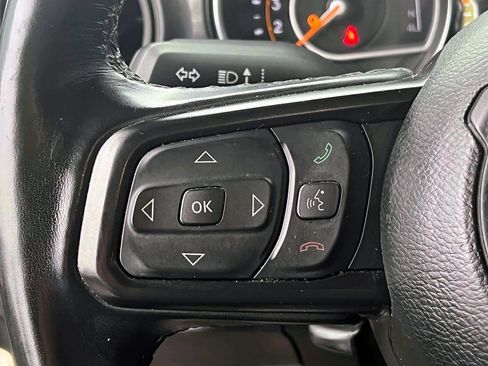 Certified 2022 Jeep Gladiator Sport AWD/4WD image 17