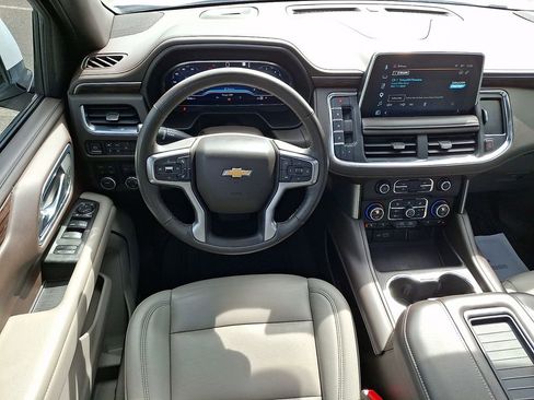 Used 2023 Chevrolet Suburban LT w/ Luxury Package AWD/4WD image 2