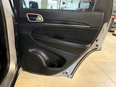 Used 2014 Jeep Grand Cherokee Limited AWD/4WD image 13