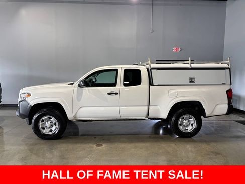 Used 2022 Toyota Tacoma SR RWD image 2