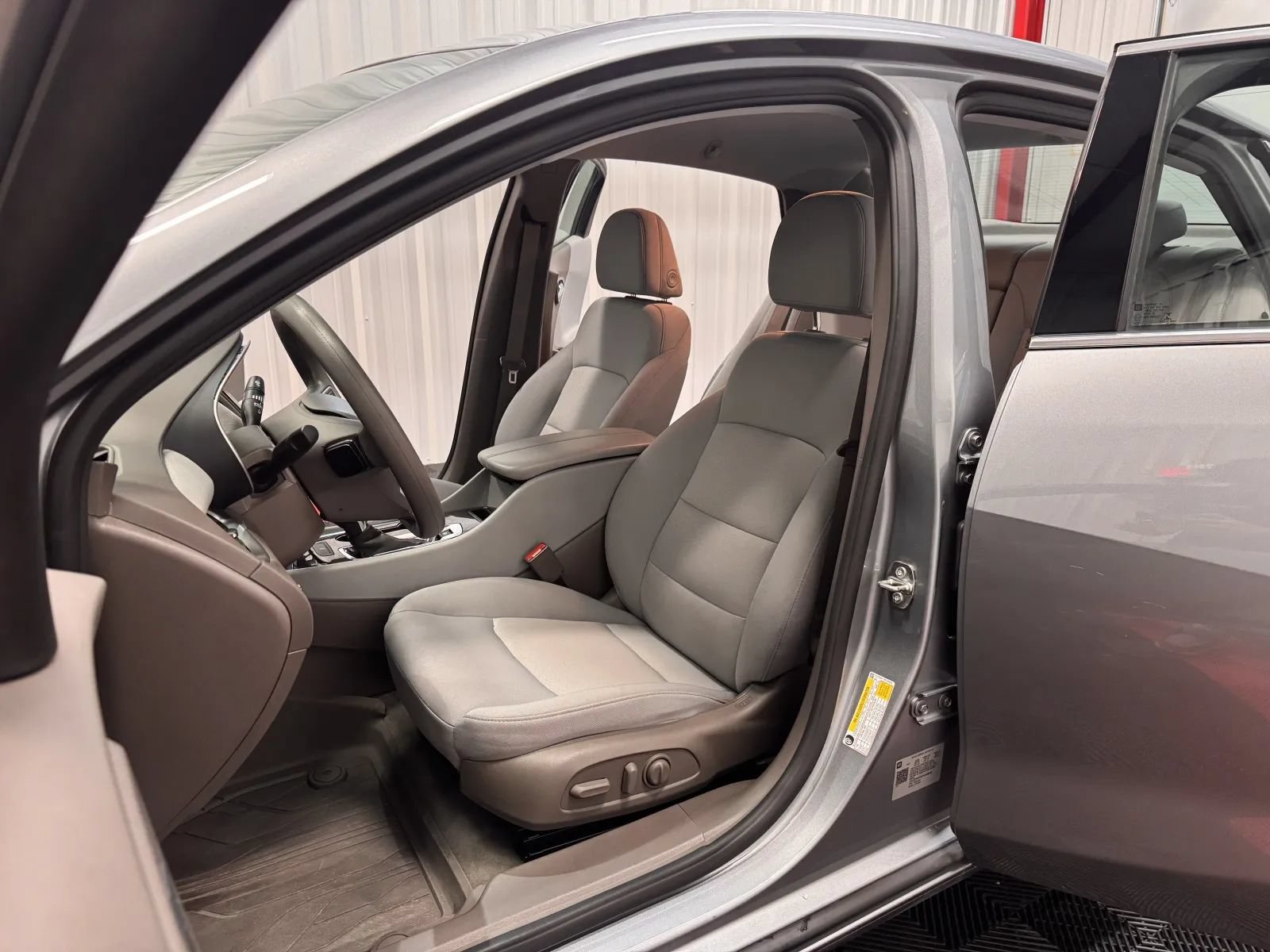 Used 2023 Chevrolet Malibu LT FWD image 35