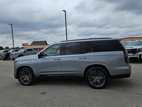 Used 2026 Cadillac Escalade Platinum Sport w/ LPO, Floor Liner Package AWD/4WD image 2