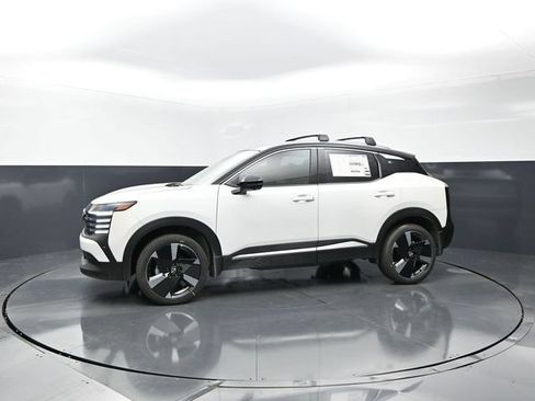 New 2026 Nissan Kicks SR FWD image 3