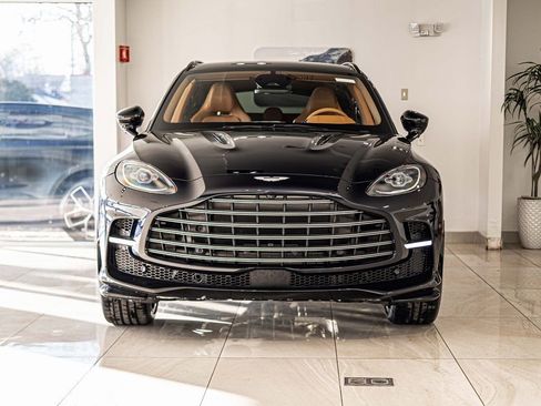 New 2026 Aston Martin DBX 707 image 2