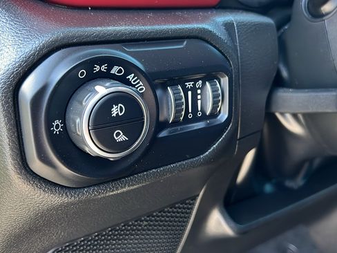 Used 2022 Jeep Gladiator Rubicon AWD/4WD image 29
