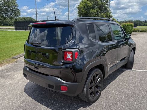 Used 2018 Jeep Renegade Altitude FWD image 4