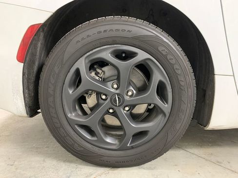 Used 2022 Chrysler Pacifica Limited w/ S Appearance Package image 29