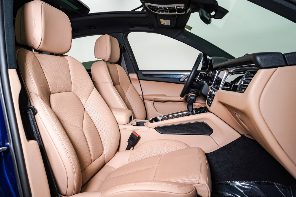 Certified 2026 Porsche Macan AWD/4WD image 15