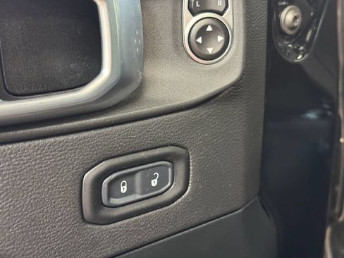 Used 2021 Jeep Wrangler Unlimited Sahara AWD/4WD image 10